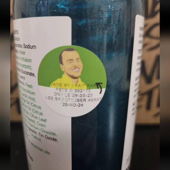 NEW LUSH Cosmetics BERRY BERRY CHRISTMAS Shower Gel 500 ml  / 16.9 oz - Picture 3 of 4